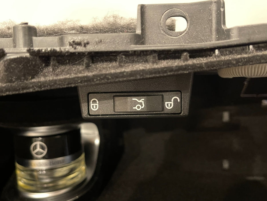 2019 MERCEDES BENZ E63S AMG FRONT DASH GLOVE BOX STORAGE COMPARTMENT OEM