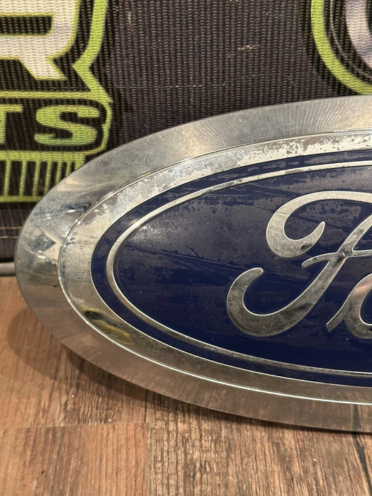 2017-2019 FORD F250 F350 F450 FRONT GRILLE EMBLEM WITH CAMERA HOLE OEM *RESIDUE*