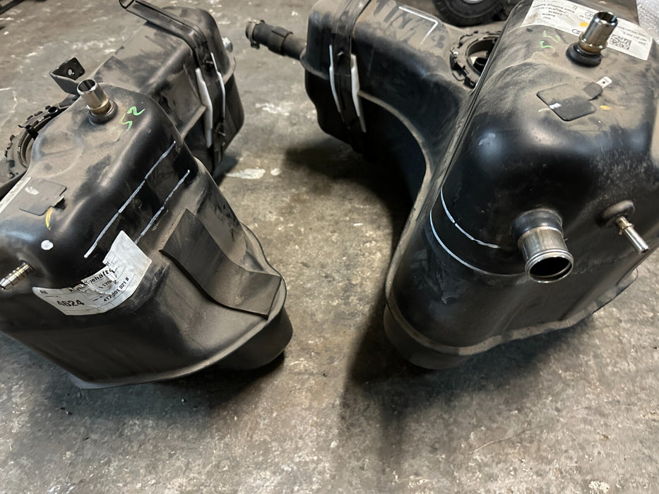 2021 AUDI R8 LEFT RIGHT FUEL TANKS PAIR OEM 4T7 201 021 4S7 201 022