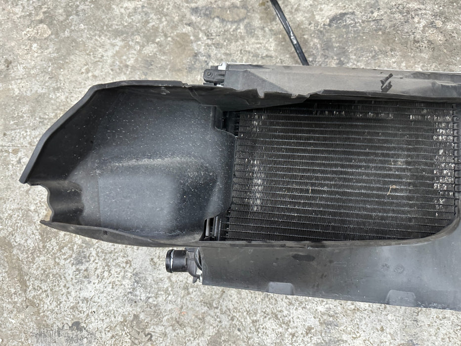 2014 AUDI R8 FRONT DRIVER LEFT RADIATOR 420 121 252 420121252 ASSEMBLY