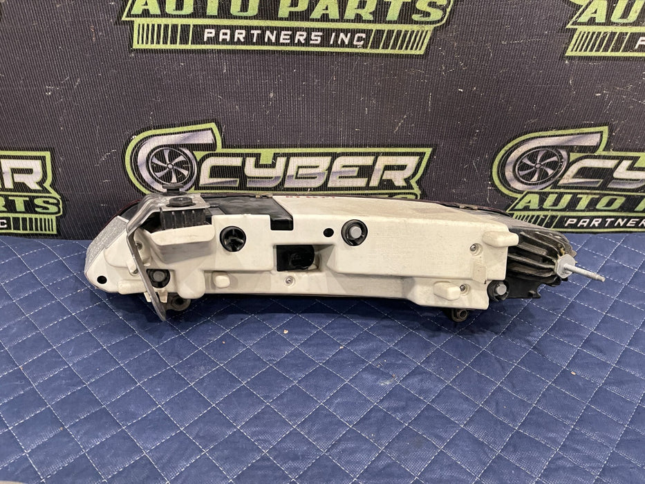 2021 AUDI R8 LEFT DRIVER TAIL LIGHT OEM 4S0 945 096 A ~MINOR CRACK!!!~