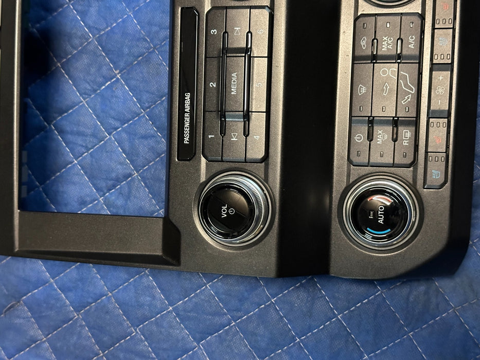 2017-2019 FORD F250 F350 PLATINUM CENTER DASH RADIO/HVAC CONTROL BEZEL OEM