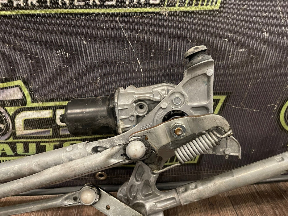 2014 TOYOTA PRIUS V FRONT WINDSHIELD LINKAGE WIPER MOTOR OEM