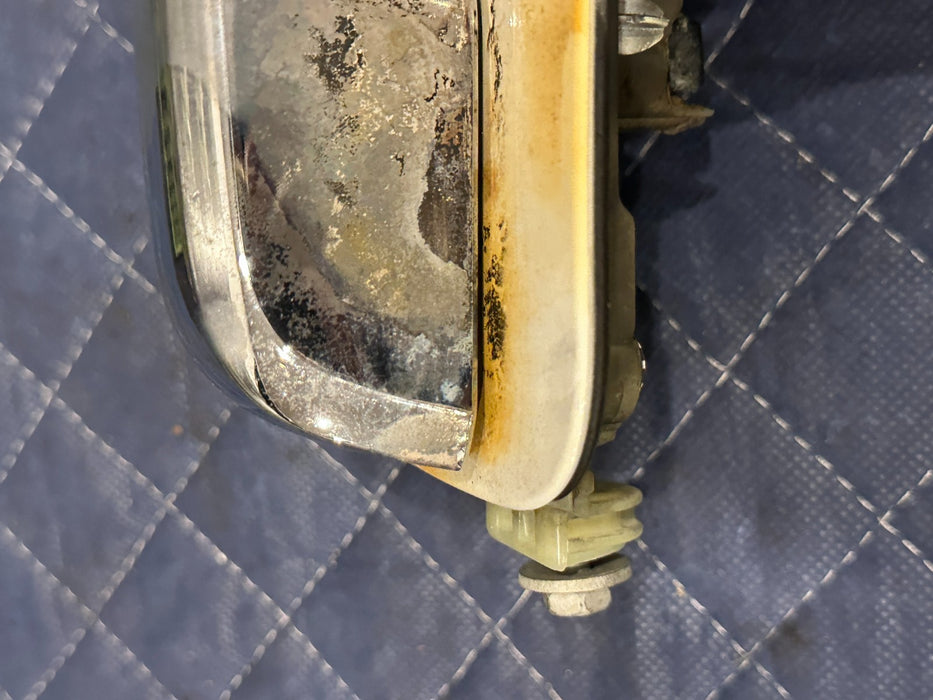 2017-2019 FORD F250 F350 FRONT RIGHT DOOR HANDLE TRI COAT (UG) OEM *BURN DAMAGE*