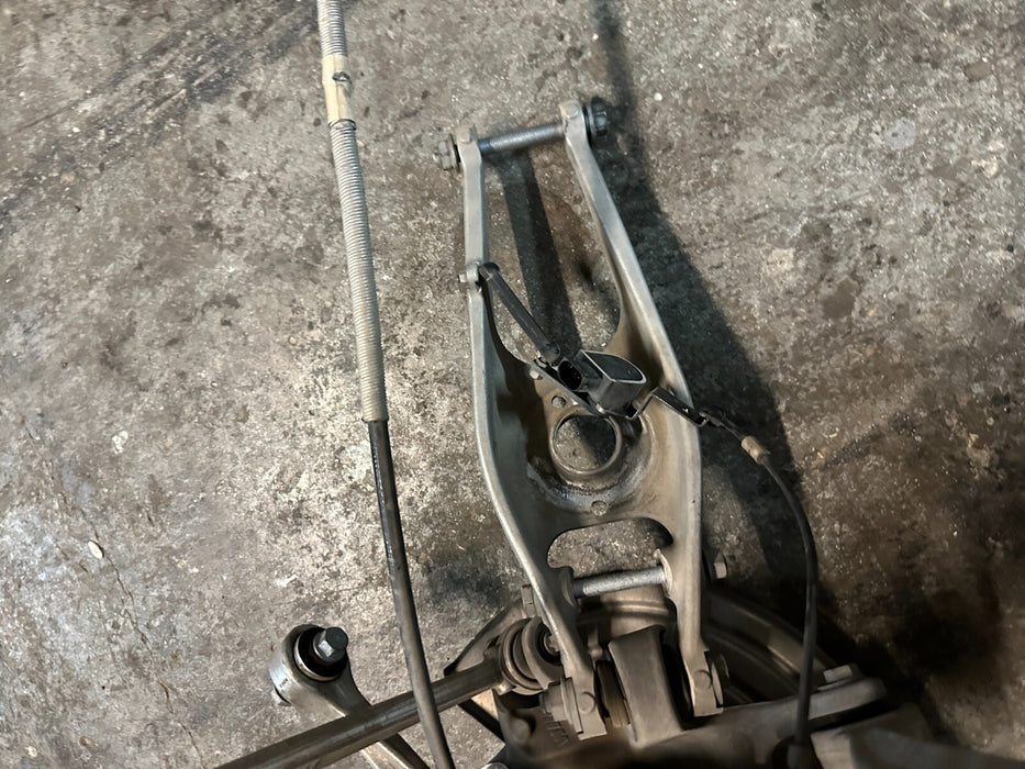 2020 BMW M4 F82 REAR LEFT SPINDLE KNUCKLE CONTROL ARM SUSPENSION W/ AXLE OEM