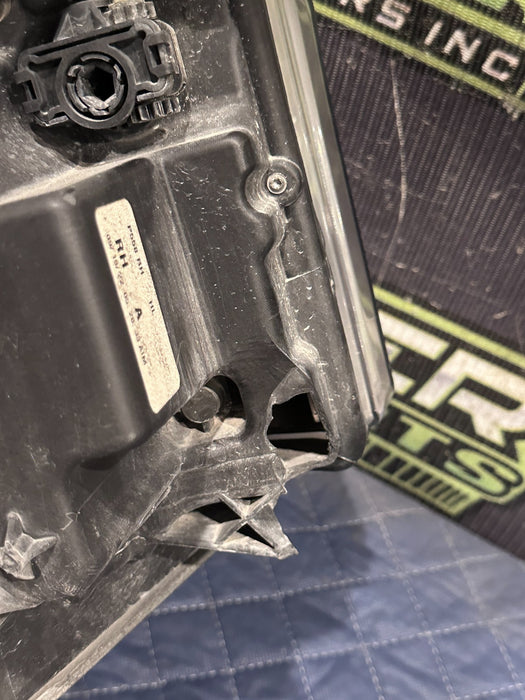 2020 2021 2022 FORD F250 F350 F450 RIGHT PASSENGER SIDE LED HEADLIGHT OEM ~CRACK