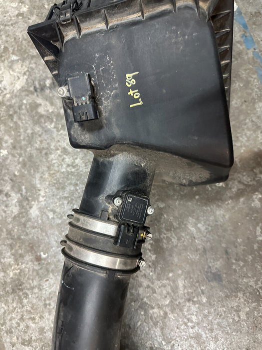 2016 2018 NISSAN TITAN XD 5.0L CUMMINS AIR INTAKE FILTER BOX ASSEMBLY W/ TUBE