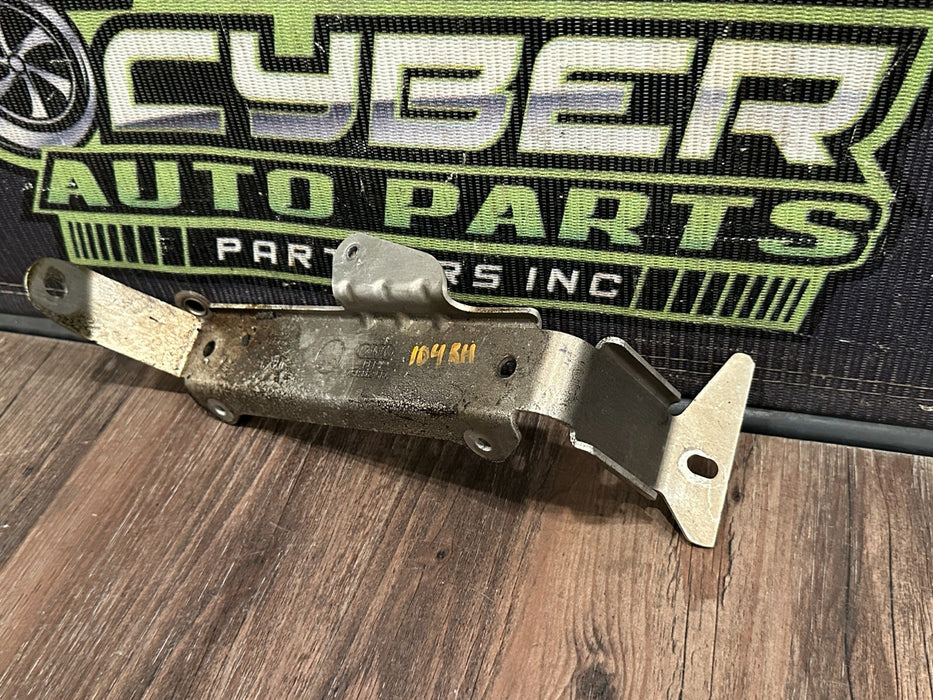 2021 AUDI R8 REAR PASSENGER RIGHT BRACKET OEM 4S8 863 584