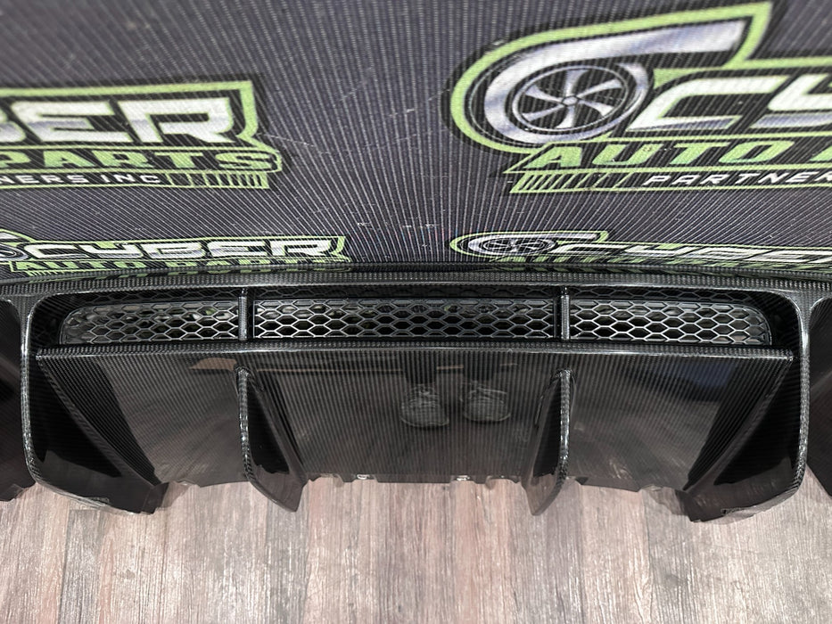 17-18 AUDI R8 CARBON FIBER REAR BUMPER DIFFUSER OEM *DAMAGE/READ* 4S0 807 521 D