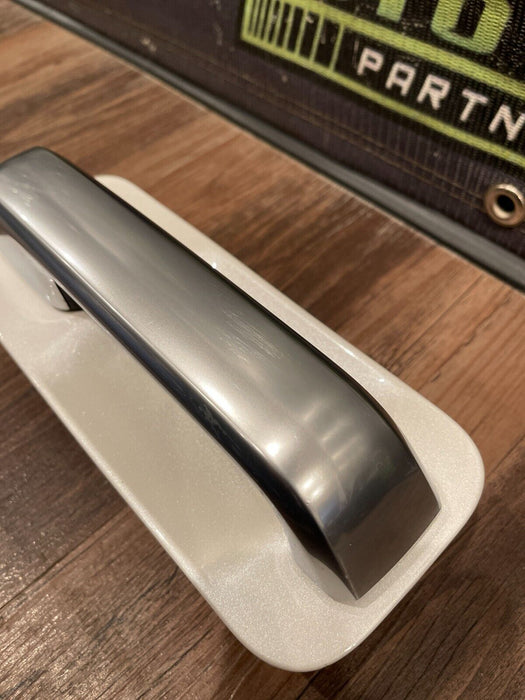 2017 2018 2019 FORD F250 F350 REAR RIGHT DOOR HANDLE (UG) OEM *SLIGHT SCUFFS*