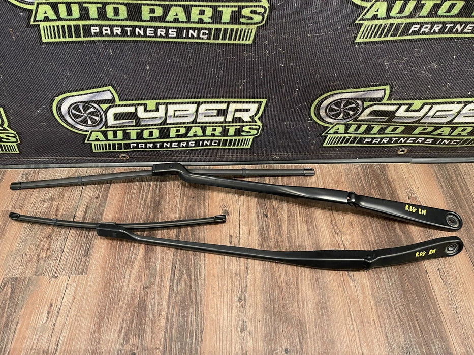 2020 BMW M8 COMP FRONT LEFT RIGHT WINDSHIELD WIPERS W/ BLADES OEM