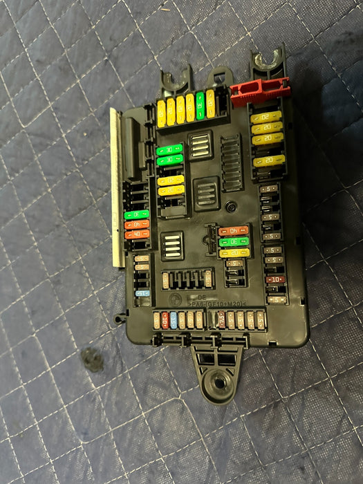2020 BMW M4 F82 FUSE BOX CONTROL MODULE 9389070 61149389070  ~MINOR CORROSION~
