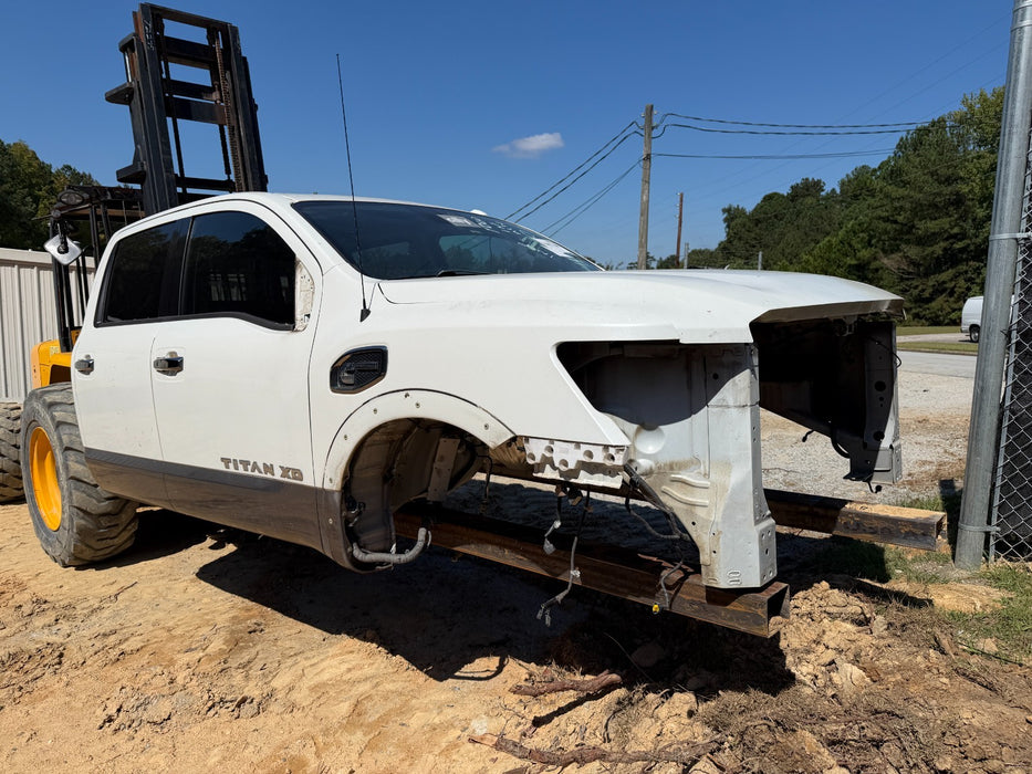 2016 2017 2018 2019 NISSAN TITAN XD DIESEL 4X4 CREW CAB WITH DOORS AND HOOD