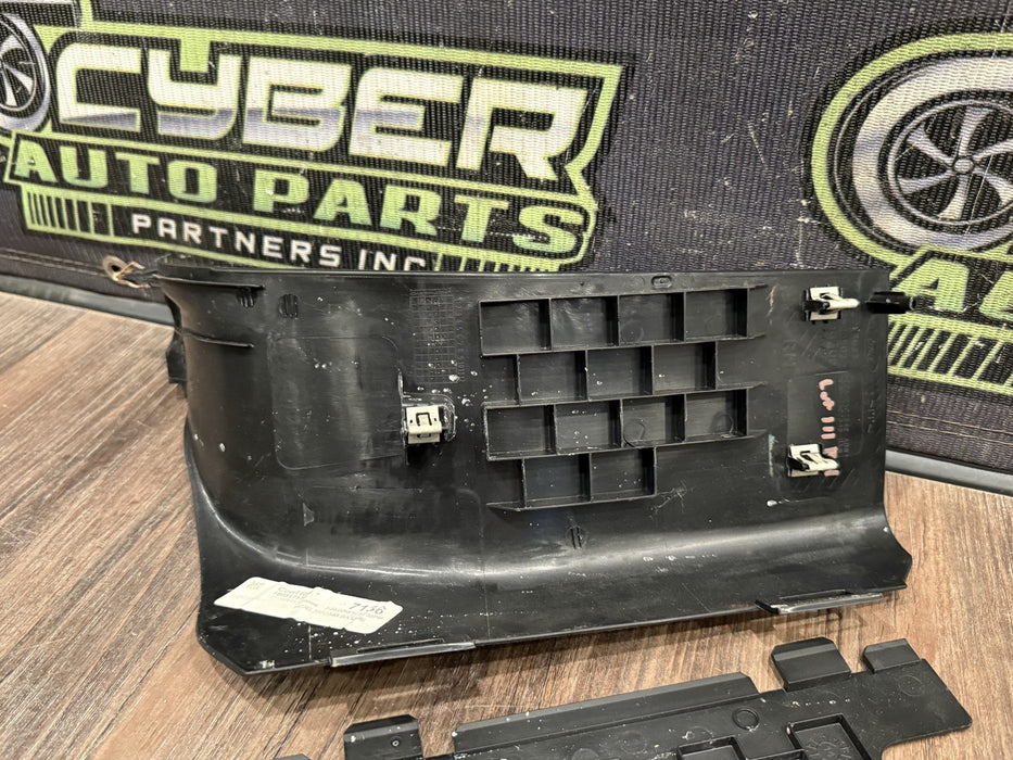 2017-2019 FORD F250 F350 F450 FRONT RIGHT KICK PANEL FUSE BOX COVER OEM *FLAWS*