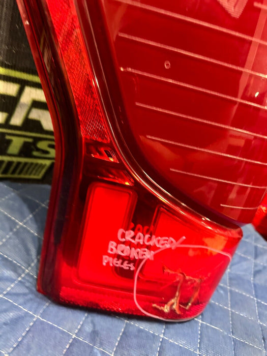 2019-2022 FORD F250 F350 F450 DRIVER LEFT BLISS LED TAIL LIGHT OEM *CRACKED*