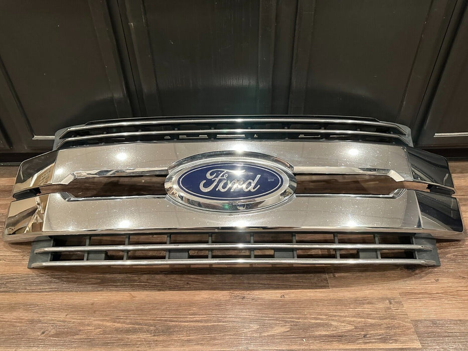 2017 2018 2019 FORD F250 F350 F450 LARIAT GRILLE COMPLETE W/ EMBLEM & CAMERA OEM