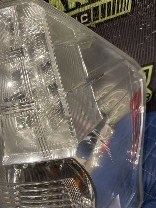 2014 TOYOTA PRIUS V REAR RIGHT PASSENGER TAILLIGHT TAIL LIGHT OEM