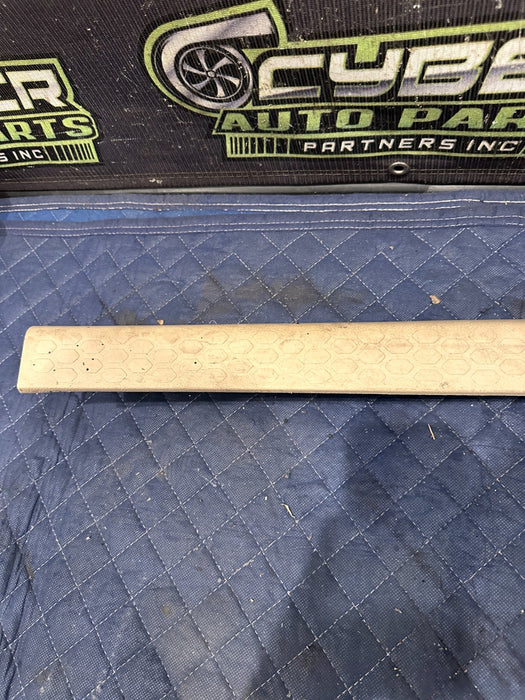 2015 DODGE RAM 2500 LEFT DOOR SILL SCUFF PANEL OEM *WEAR/CRACKED TAB 3-6,8*