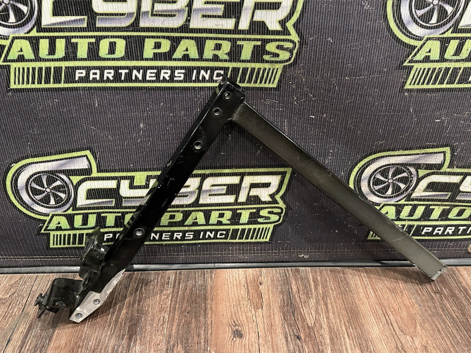 2017-18 AUDI R8 FRONT RIGHT RADIATOR SUPPORT BRACKET OEM 4S0 805 124 B