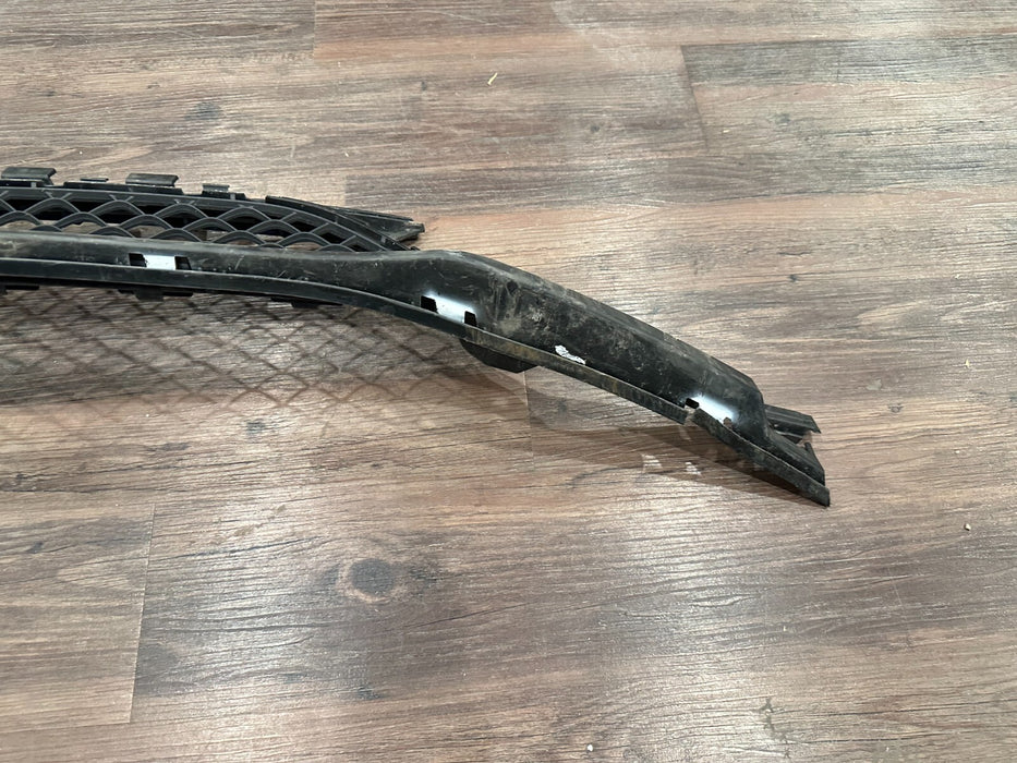 2017 MERCEDES-BENZ C63 AMG CONV FRONT BUMPER LOWER GRILLE OEM *2 BROKEN TABS*