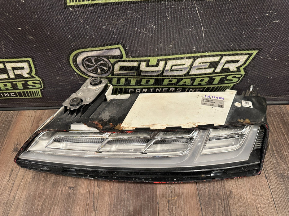 2017 AUDI R8 RIGHT LED TAIL LIGHT OEM *DAMAGED LENS*