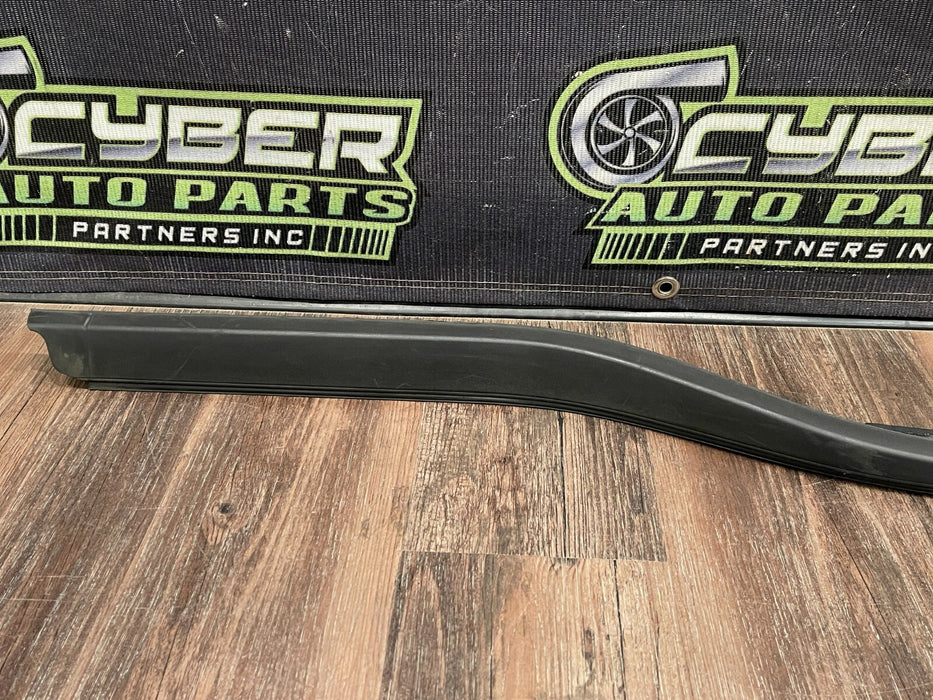 2017-2022 FORD F250 F350 F450 FRONT RIGHT DOOR WEATHER STRIP OEM *RESIDUE/READ*