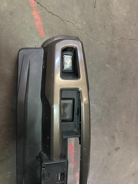 2017-2019 FORD F450 FRONT BUMPER ASSEMBLY OEM (READ/ MINOR DENTS/SCRATCHES)