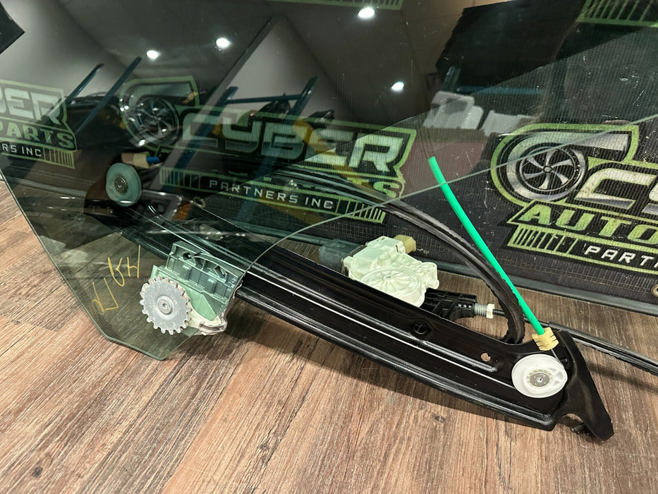 2020 BMW M4 F82 FRONT RIGHT DOOR WINDOW GLASS W REGULATOR OEM LOCAL PICUP ONLY!!