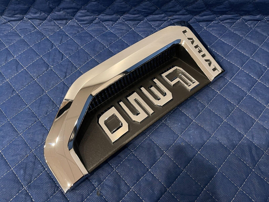 2017 2018 2019 FORD F350 LARIAT FRONT DRIVER LEFT CHROME FENDER EMBLEM OEM *MINT