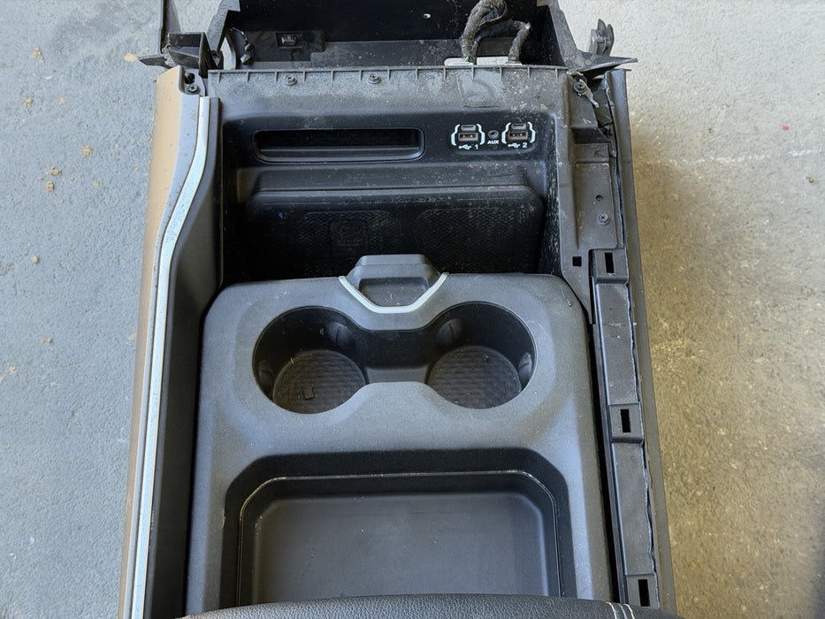 2024 RAM 3500 LARAMIE CENTER CONSOLE BLACK LEATHER *DAMAGE*