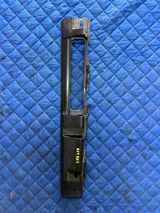 2012 AUDI R8 V8 OEM REAR RIGHT PASSENGER ROCKER PANEL MOLDING BRACKET 420853924