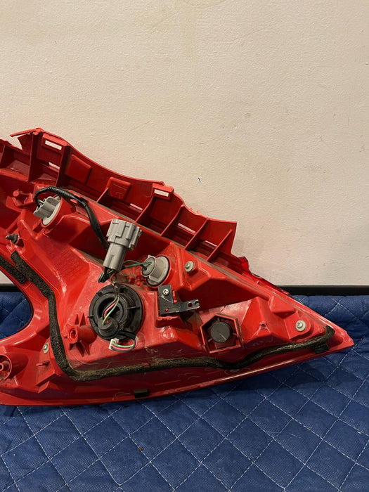 2012 NISSAN 370Z CONV REAR PASSENGER RIGHT TAIL LIGHT OEM *CRACKED*