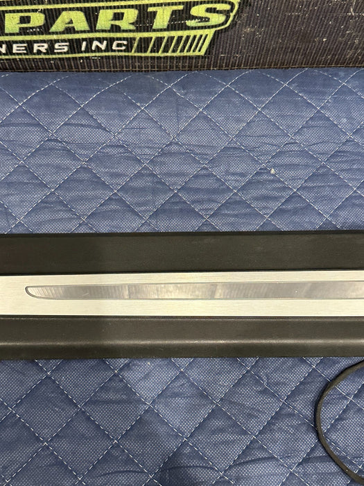 2014 AUDI R8 FRONT LEFT DRIVER ILLUMINATED KICK SCUFF SILL PLATE OEM *BURN*