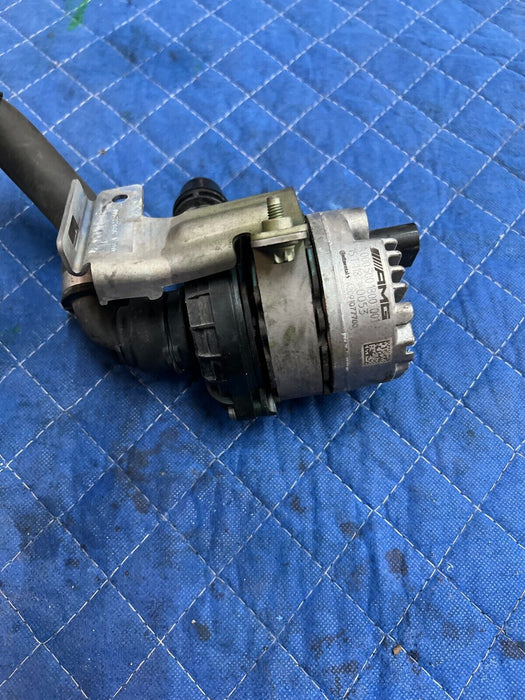 2015 MERCEDES C63S AMG  DRIVER LEFT AUXILIARY WATER PUMP W/ HOSE 0005001800