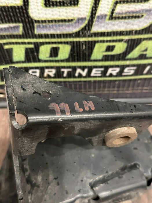 2021 AUDI R8 LEFT DEFORMATION ELEMENT MOUNTING BRACKET OEM 4S0 807 551 C *READ*