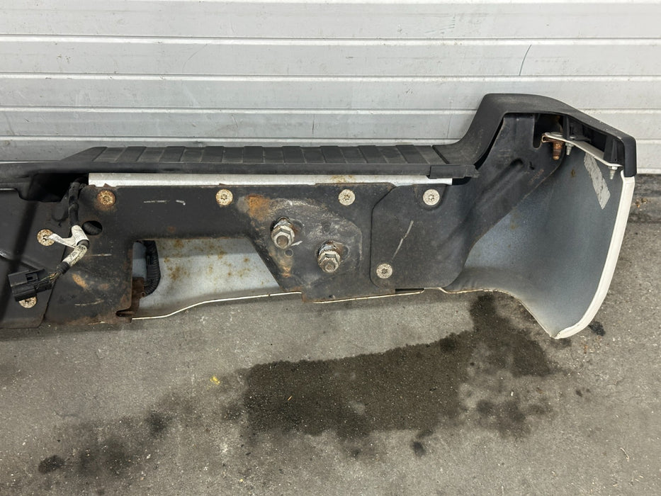 2017-2019 FORD F450 REAR BUMPER OEM TRI COAT WHITE (UG) *WEAR/RUST*