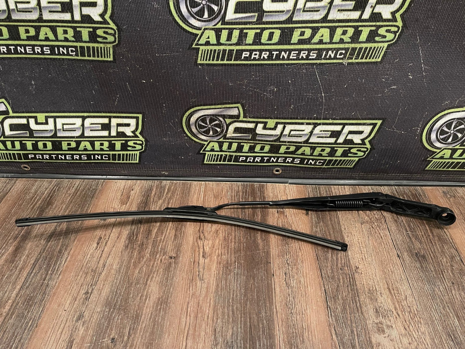2014 TOYOTA PRIUS V FRONT DRIVER LEFT LH WINDSHIELD WIPER OEM