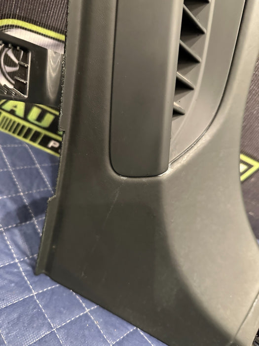 2018 AUDI R8 SPYDER LEFT PILLAR TRIM COVER PANEL W/ SIDE VENTS 4S7 867 035 E 25D