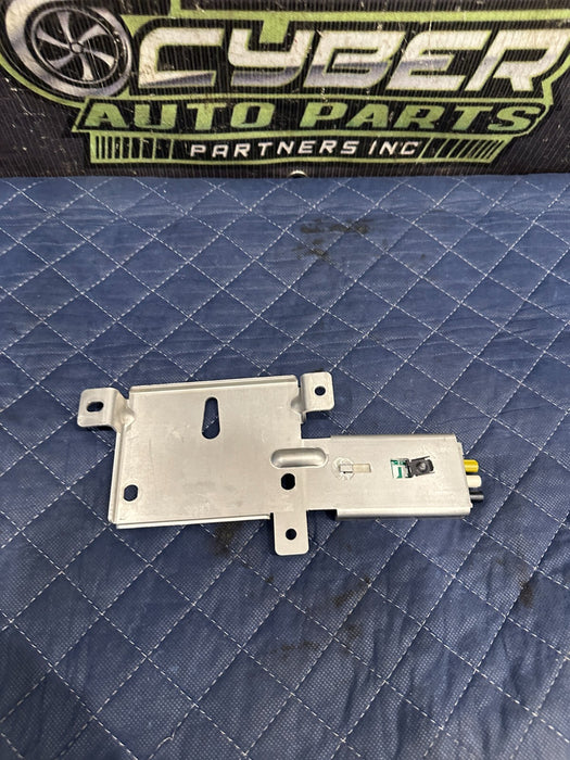 2014 AUDI R8  ANTENNA AMPLIFIER SWITCH BOX BRACKET 420 035 530 OEM
