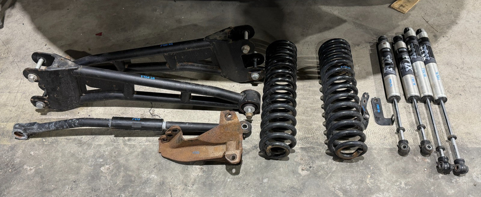 2017-2022 FORD F250 F350 F450 2.5" LEVEL KIT W/ FOX SHOCKS AFTERMARKET RADIUS AR