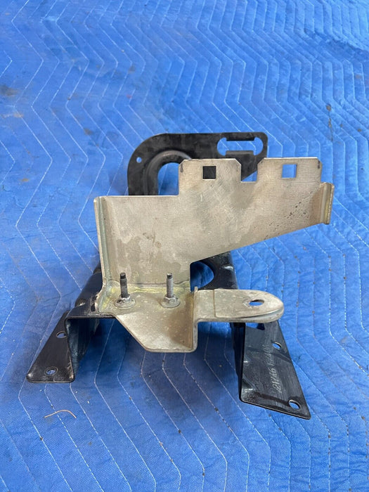 2016 2019 NISSAN TITAN XD OEM FRONT RESERVOIR TANK BRACKET 21746EZ40A