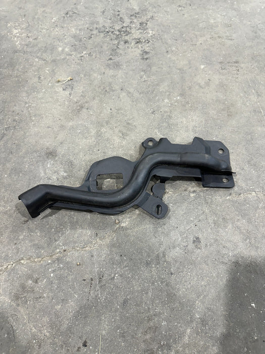 2024 BMW M3 M4 G80 G82 ENGINE BONNET RIGHT GASKET SEAL OEM 8075016