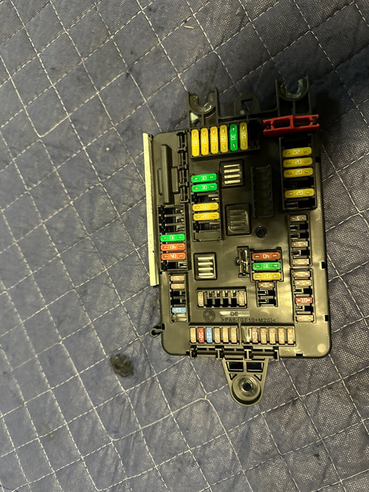 2020 BMW M4 F82 FUSE BOX CONTROL MODULE 9389070 61149389070  ~MINOR CORROSION~