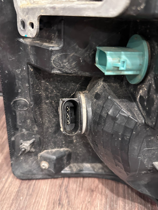 2020-2022 FORD F350 F450 PASSENGER RIGHT HALOGEN TAIL LIGHT OEM *SCUFFS 4-5*