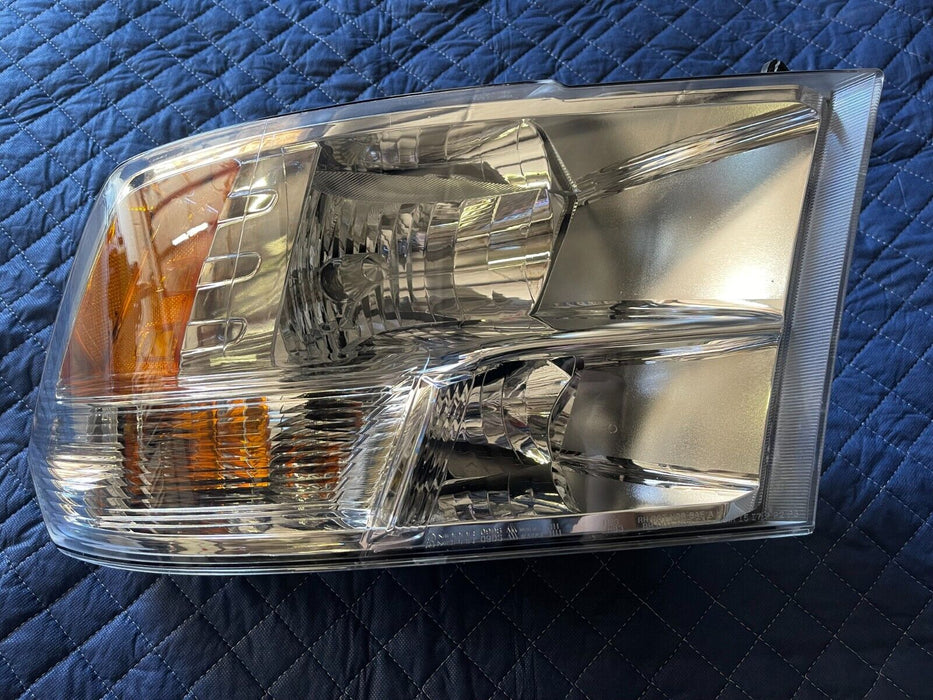 2017 DODGE RAM 2500 MEGA CAB FRONT PASSENGER RH HALOGEN HEADLIGHT ASSEMBLY OEM