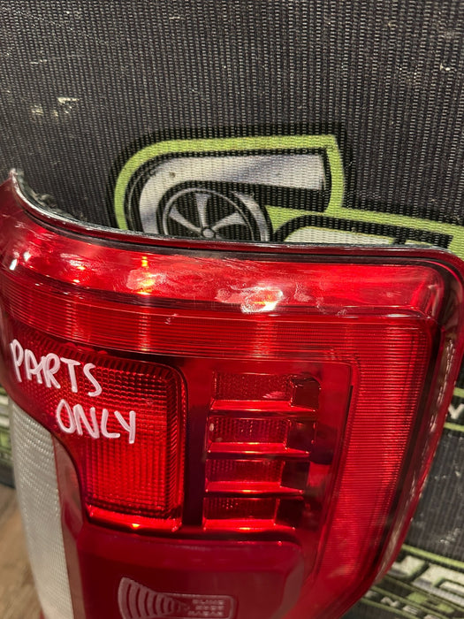 2017-2019 FORD F250 F350 F450 RIGHT LED TAIL LIGHT OEM *PARTS ONLY!* *WEAR 5-11*