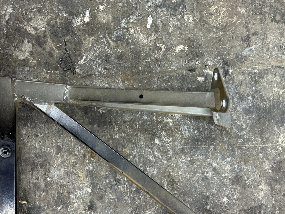 2014 AUDI R8 FRONT LEFT FENDER RADIATOR SUPPORT STRUCTURE MOUNT BRACKET OEM