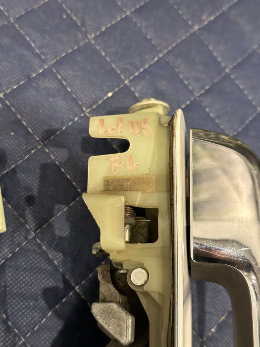 2017-2019 FORD F250 F350 FRONT LEFT DOOR HANDLE METALLIC WHITE (UG) OEM