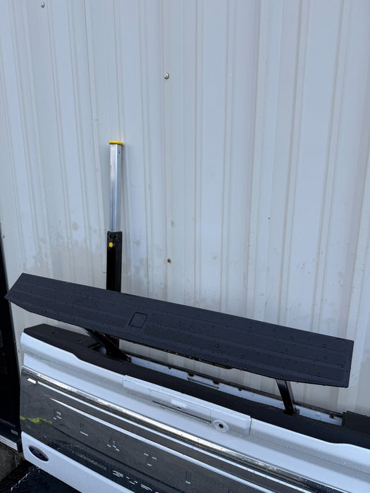 2023 2024 2025 FORD F250 F350 F450 PLATINUM TAILGATE ASSEMBLY STAR WHITE