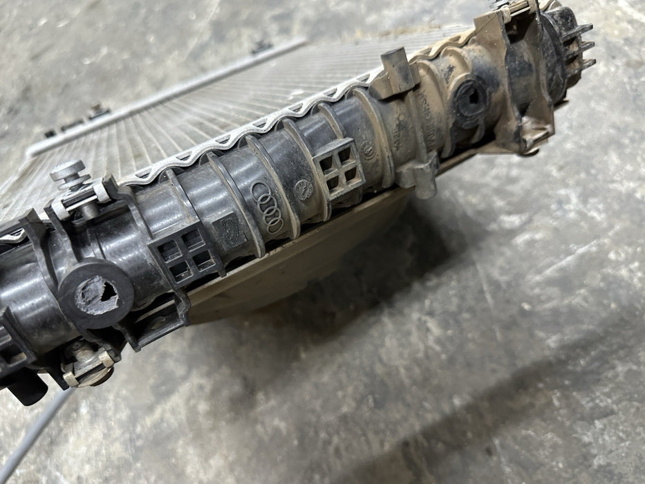 2014 AUDI R8 FRONT RIGHT PASSENGER RADIATOR 420 121 252 ASSEMBLY ~DAMAGE!!~